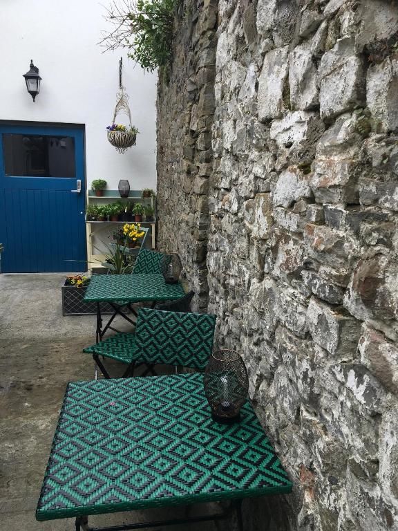 Отели типа «постель и завтрак» Amici Bistro & Accommodation Килраш